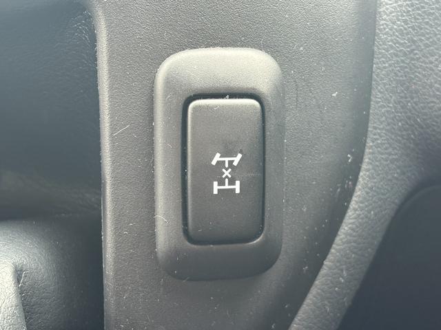 タウンエースバン  4WD 5速MT バックカメラ ETC 夏冬タイヤ 社外シートカバー 社外ベットキット 社外ディスプレイオーディオ(19枚目)