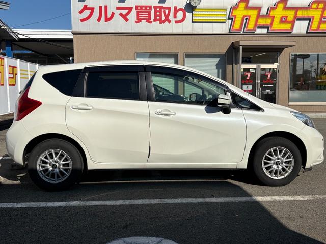 ノート X FOUR 4WD 寒冷地仕様 夏冬タイヤ付 社外エンジンスターター 純正ナビ バックカメラ ETC クリアランスソナー Bluetooth接続 ワンセグ キーレス 4WD切り替え オートライト マニュアルAC(9枚目)