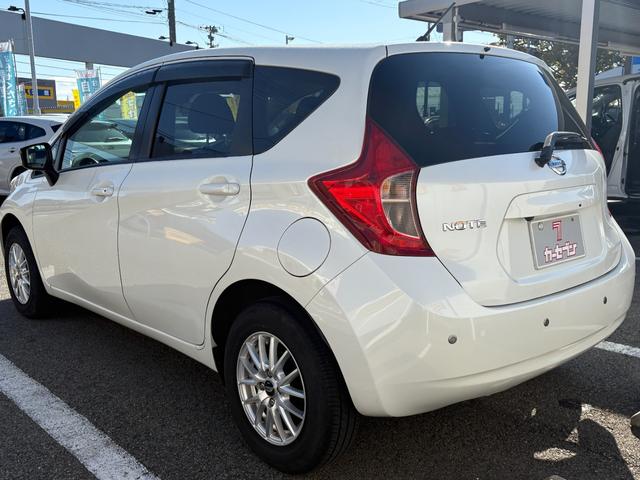 ノート X FOUR 4WD 寒冷地仕様 夏冬タイヤ付 社外エンジンスターター 純正ナビ バックカメラ ETC クリアランスソナー Bluetooth接続 ワンセグ キーレス 4WD切り替え オートライト マニュアルAC(12枚目)