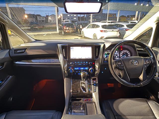 ヴェルファイアハイブリッド ＺＲ　Ｇエディション　４ＷＤ　純正ＪＢＬナビ　寒冷地仕様　バックカメラ　全方位カメラ　ＥＴＣ　両側パワスラ　電動リアゲート　クルコン　シートヒーター　ステアリングヒーター　Ｂｌｕｅｔｏｏｔｈ　フリップダウン　オットマン（13枚目）