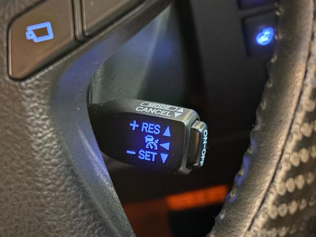 ヴェルファイアハイブリッド ＺＲ　Ｇエディション　４ＷＤ　純正ＪＢＬナビ　寒冷地仕様　バックカメラ　全方位カメラ　ＥＴＣ　両側パワスラ　電動リアゲート　クルコン　シートヒーター　ステアリングヒーター　Ｂｌｕｅｔｏｏｔｈ　フリップダウン　オットマン（17枚目）