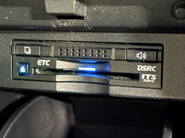 ヴェルファイアハイブリッド ＺＲ　Ｇエディション　４ＷＤ　純正ＪＢＬナビ　寒冷地仕様　バックカメラ　全方位カメラ　ＥＴＣ　両側パワスラ　電動リアゲート　クルコン　シートヒーター　ステアリングヒーター　Ｂｌｕｅｔｏｏｔｈ　フリップダウン　オットマン（23枚目）