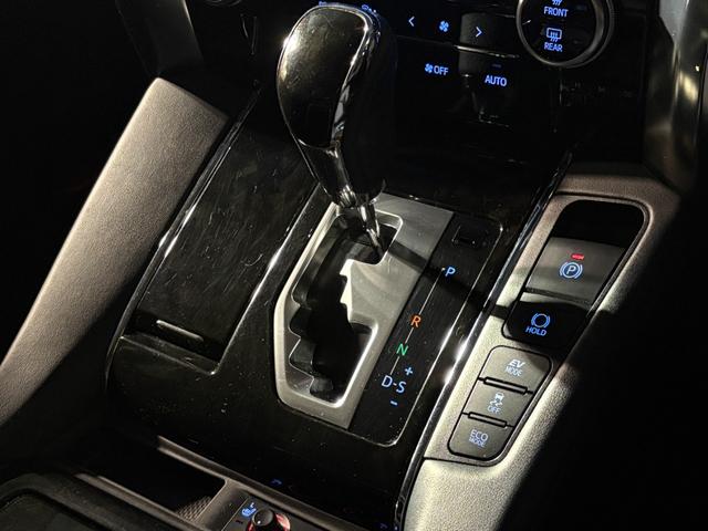 ヴェルファイアハイブリッド ＺＲ　Ｇエディション　４ＷＤ　純正ＪＢＬナビ　寒冷地仕様　バックカメラ　全方位カメラ　ＥＴＣ　両側パワスラ　電動リアゲート　クルコン　シートヒーター　ステアリングヒーター　Ｂｌｕｅｔｏｏｔｈ　フリップダウン　オットマン（30枚目）