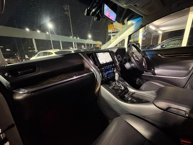 ヴェルファイアハイブリッド ＺＲ　Ｇエディション　４ＷＤ　純正ＪＢＬナビ　寒冷地仕様　バックカメラ　全方位カメラ　ＥＴＣ　両側パワスラ　電動リアゲート　クルコン　シートヒーター　ステアリングヒーター　Ｂｌｕｅｔｏｏｔｈ　フリップダウン　オットマン（37枚目）