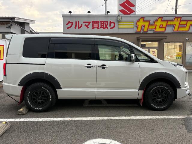 デリカＤ：５ Ｐ　ＪＡＯＳグリル／スキットバー／フェンダーガーニッシュ／Ｆ．Ｒマッドガード　バグガード　純正ウイング　オープンカントリーマッドタイヤ　オートステップ　純ナビ　全方位　両側パワスラ　電動リアゲート　ＥＴＣ（6枚目）