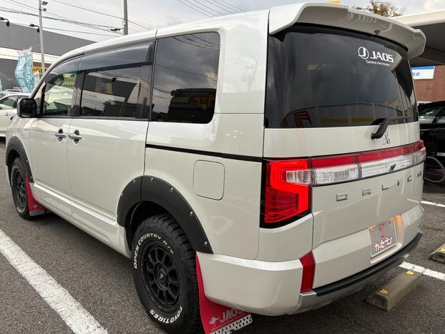 デリカＤ：５ Ｐ　ＪＡＯＳグリル／スキットバー／フェンダーガーニッシュ／Ｆ．Ｒマッドガード　バグガード　純正ウイング　オープンカントリーマッドタイヤ　オートステップ　純ナビ　全方位　両側パワスラ　電動リアゲート　ＥＴＣ（9枚目）