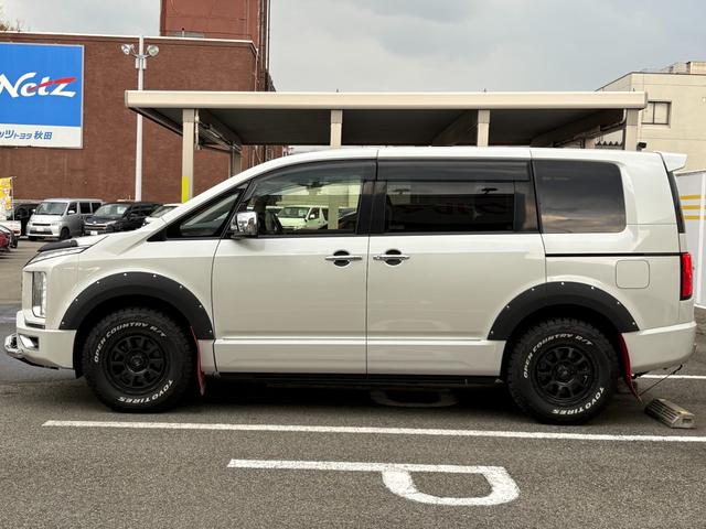 デリカＤ：５ Ｐ　ＪＡＯＳグリル／スキットバー／フェンダーガーニッシュ／Ｆ．Ｒマッドガード　バグガード　純正ウイング　オープンカントリーマッドタイヤ　オートステップ　純ナビ　全方位　両側パワスラ　電動リアゲート　ＥＴＣ（10枚目）