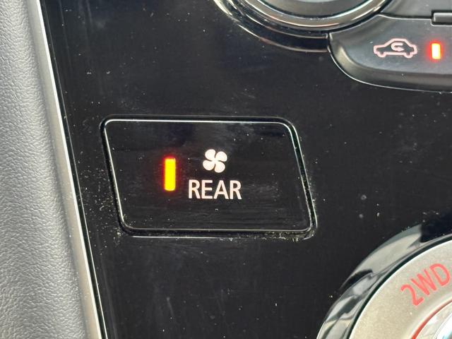 デリカＤ：５ Ｐ　ＪＡＯＳグリル／スキットバー／フェンダーガーニッシュ／Ｆ．Ｒマッドガード　バグガード　純正ウイング　オープンカントリーマッドタイヤ　オートステップ　純ナビ　全方位　両側パワスラ　電動リアゲート　ＥＴＣ（32枚目）