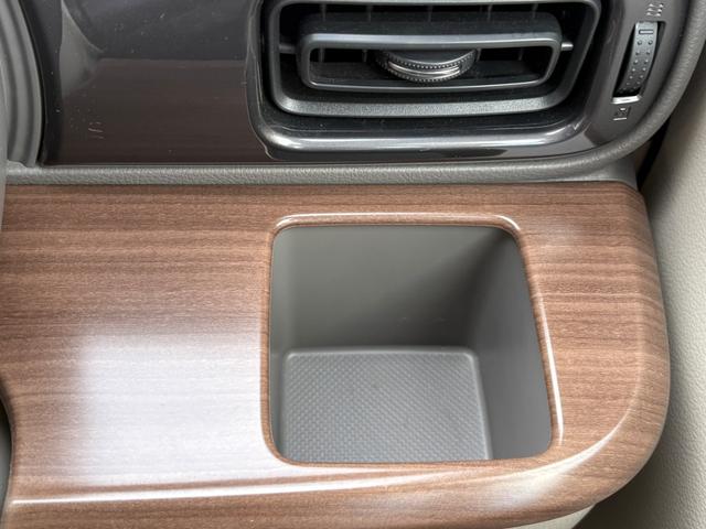 アルトラパンＬＣ Ｘ　４ＷＤ／全方位モニター用カメラパッケージ／純正ナビ／フルセグＴＶ／禁煙車／プッシュスタート／スペアキー／スマートキー／純正専用アルミホイール／デュアルカメラブレーキサポート（28枚目）