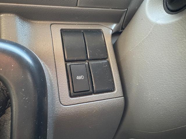 NV100クリッパーバン DX 4WD/5速MT/横滑り防止装置/キーレス/パワーウィンドウ/エアバック/両側スライドドア(24枚目)