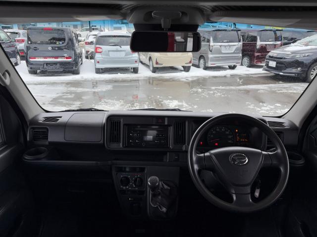 ハイゼットカーゴ デッキバン　４ＷＤ／５速ＭＴ／スマートアシスト３／フォグランプ／両側スライドドア（15枚目）