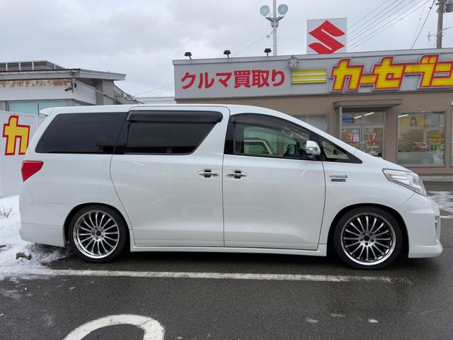 アルファードハイブリッド Ｇ　Ｌパッケージ　ロイヤルラウンジＬＥ　ａｄｍｉｒａｔｉｏｎフルエアロ／４ＷＤ／リアエンターテイメントシステム／純正ナビ／ＴＶ／パノラミックビューモニター／スーパーライブサウンド／サンルーフ／パワーバックドア／両側パワスラ／ドラレコ／ＥＴＣ（5枚目）