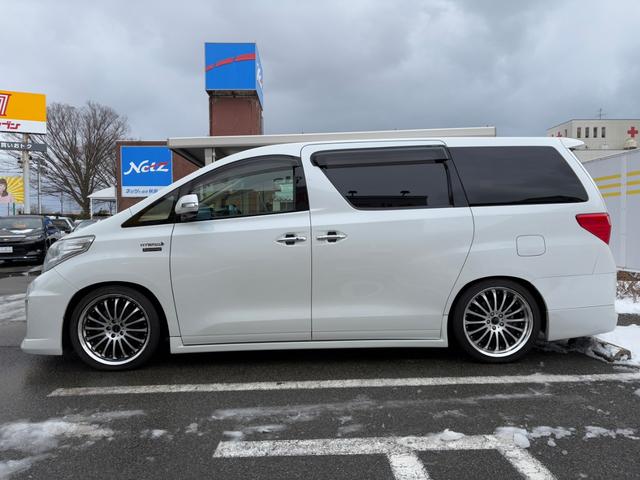 アルファードハイブリッド Ｇ　Ｌパッケージ　ロイヤルラウンジＬＥ　ａｄｍｉｒａｔｉｏｎフルエアロ／４ＷＤ／リアエンターテイメントシステム／純正ナビ／ＴＶ／パノラミックビューモニター／スーパーライブサウンド／サンルーフ／パワーバックドア／両側パワスラ／ドラレコ／ＥＴＣ（9枚目）