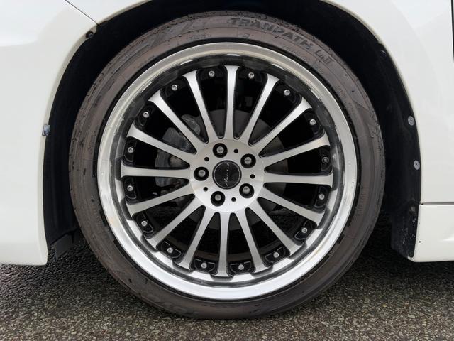 アルファードハイブリッド Ｇ　Ｌパッケージ　ロイヤルラウンジＬＥ　ａｄｍｉｒａｔｉｏｎフルエアロ／４ＷＤ／リアエンターテイメントシステム／純正ナビ／ＴＶ／パノラミックビューモニター／スーパーライブサウンド／サンルーフ／パワーバックドア／両側パワスラ／ドラレコ／ＥＴＣ（10枚目）