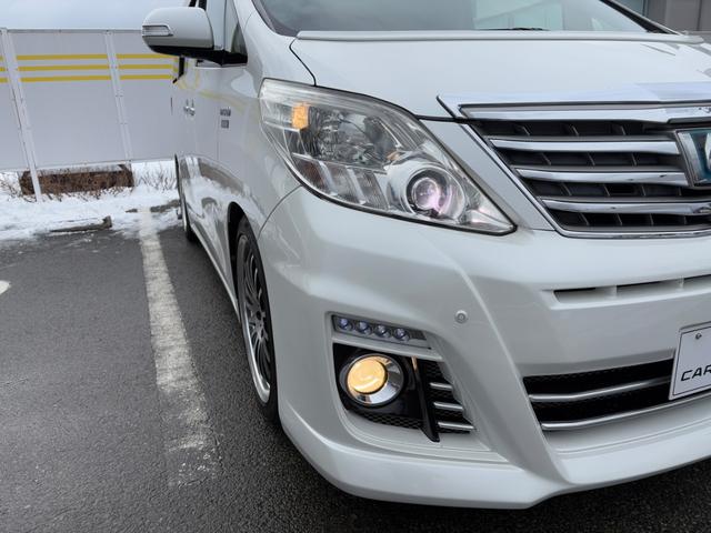 アルファードハイブリッド Ｇ　Ｌパッケージ　ロイヤルラウンジＬＥ　ａｄｍｉｒａｔｉｏｎフルエアロ／４ＷＤ／リアエンターテイメントシステム／純正ナビ／ＴＶ／パノラミックビューモニター／スーパーライブサウンド／サンルーフ／パワーバックドア／両側パワスラ／ドラレコ／ＥＴＣ（12枚目）