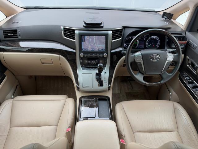 アルファードハイブリッド Ｇ　Ｌパッケージ　ロイヤルラウンジＬＥ　ａｄｍｉｒａｔｉｏｎフルエアロ／４ＷＤ／リアエンターテイメントシステム／純正ナビ／ＴＶ／パノラミックビューモニター／スーパーライブサウンド／サンルーフ／パワーバックドア／両側パワスラ／ドラレコ／ＥＴＣ（18枚目）