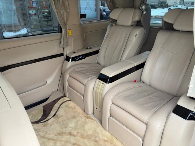 アルファードハイブリッド Ｇ　Ｌパッケージ　ロイヤルラウンジＬＥ　ａｄｍｉｒａｔｉｏｎフルエアロ／４ＷＤ／リアエンターテイメントシステム／純正ナビ／ＴＶ／パノラミックビューモニター／スーパーライブサウンド／サンルーフ／パワーバックドア／両側パワスラ／ドラレコ／ＥＴＣ（43枚目）