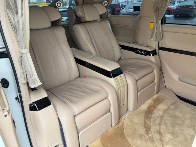 アルファードハイブリッド Ｇ　Ｌパッケージ　ロイヤルラウンジＬＥ　ａｄｍｉｒａｔｉｏｎフルエアロ／４ＷＤ／リアエンターテイメントシステム／純正ナビ／ＴＶ／パノラミックビューモニター／スーパーライブサウンド／サンルーフ／パワーバックドア／両側パワスラ／ドラレコ／ＥＴＣ（44枚目）