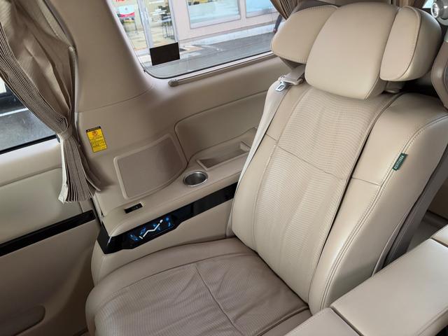 アルファードハイブリッド Ｇ　Ｌパッケージ　ロイヤルラウンジＬＥ　ａｄｍｉｒａｔｉｏｎフルエアロ／４ＷＤ／リアエンターテイメントシステム／純正ナビ／ＴＶ／パノラミックビューモニター／スーパーライブサウンド／サンルーフ／パワーバックドア／両側パワスラ／ドラレコ／ＥＴＣ（46枚目）