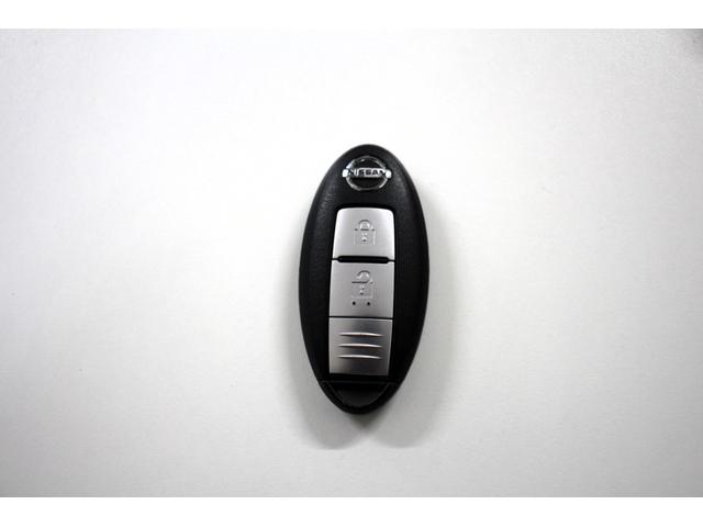 ノート Ｘ　ユーザー買取直販・ワンセグテレビ・カロッツェリアナビ・プッシュスタート・ＥＴＣ・スマートキー・ドライブレコーダー・盗難防止システム・衝突安全ボディ・キーレスエントリ・運転席エアバック・助手席エアバック（10枚目）