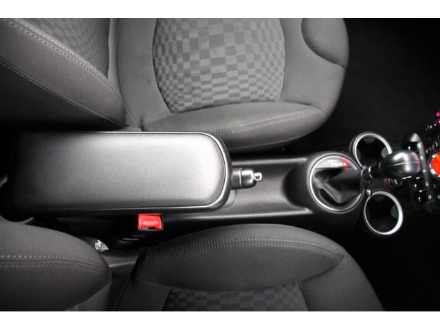 ＭＩＮＩ クーパーＳ　ユーザー買取直販・ＢＭＷ純正ＡＷ付夏タイヤ・カロテッツアナビ・フルセグテレビ・ガイドライン付バックカメラ・Ｂｌｕｅｔｏｏｔｈ接続・ＭＴモード付・ディスチャージドランプ・ＡＢＳ・プッシュ・フォグライト（25枚目）