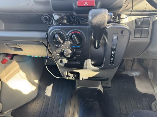 エブリイ ジョインターボ　フルセグ地デジＴＶ　車線逸脱防止　フリーキー　ナビ・テレビ　両面スライドドア　Ｗエアバック　フルタイム４ＷＤ　メモリーナビ　ＰＷ　ＰＳ　ＡＣ　ターボエンジン　ＡＢＳ　ＥＴＣ　フルフラットシート（11枚目）