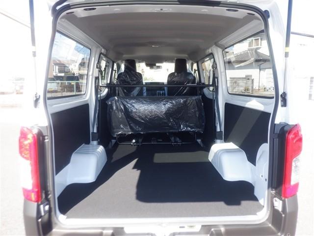 ＮＶ３５０キャラバンバン ロングＤＸ　／登録済未使用車／エマージェンシーブレーキ／バックカメラ／プライバシーガラス／スペアタイヤ（13枚目）