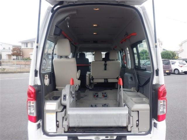 ＮＶ３５０キャラバンバン 　チェアキャブ車いす２基積仕様／オートステップ／バックモニター（5枚目）