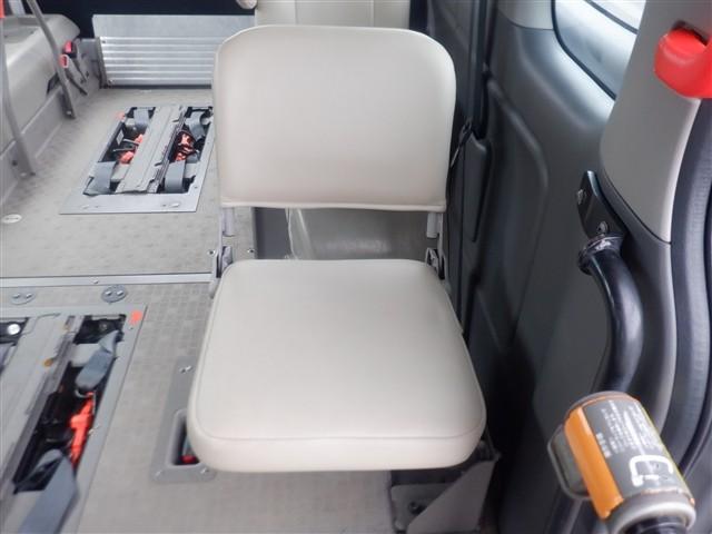 ＮＶ３５０キャラバンバン 　チェアキャブ車いす２基積仕様／オートステップ／バックモニター（15枚目）
