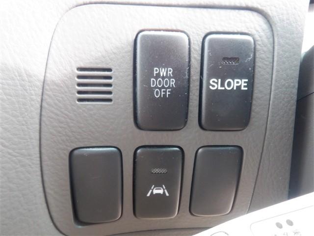 アルファードV MZ ウェルキャブ車いす仕様車スロープタイプI/二列目車いす1脚仕様/助手席電動回転リフト式(26枚目)