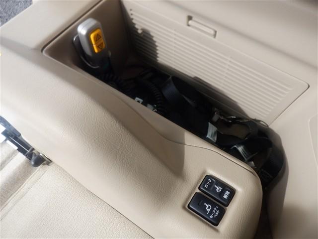 アルファードV MZ ウェルキャブ車いす仕様車スロープタイプI/二列目車いす1脚仕様/助手席電動回転リフト式(33枚目)