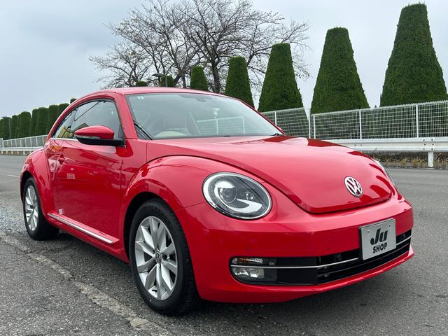 ザ・ビートル デザインレザーパッケージ　Ｇｏｏ鑑定車　保証付　ワンオーナー　禁煙車　ベージュ内装　ヒーター付皮シート　ナビ　ＴＶ　バックカメラ　Ｂｌｕｅｔｏｏｔｈ　ＥＴＣ　クリアランスソナー　ドラレコ前後　オートライト　クルコン（2枚目）