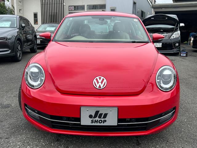 ザ・ビートル デザインレザーパッケージ　Ｇｏｏ鑑定車　保証付　ワンオーナー　禁煙車　ベージュ内装　ヒーター付皮シート　ナビ　ＴＶ　バックカメラ　Ｂｌｕｅｔｏｏｔｈ　ＥＴＣ　クリアランスソナー　ドラレコ前後　オートライト　クルコン（3枚目）