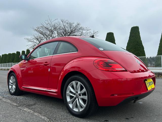 ザ・ビートル デザインレザーパッケージ　Ｇｏｏ鑑定車　保証付　ワンオーナー　禁煙車　ベージュ内装　ヒーター付皮シート　ナビ　ＴＶ　バックカメラ　Ｂｌｕｅｔｏｏｔｈ　ＥＴＣ　クリアランスソナー　ドラレコ前後　オートライト　クルコン（4枚目）