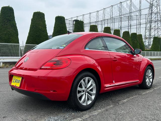 ザ・ビートル デザインレザーパッケージ　Ｇｏｏ鑑定車　保証付　ワンオーナー　禁煙車　ベージュ内装　ヒーター付皮シート　ナビ　ＴＶ　バックカメラ　Ｂｌｕｅｔｏｏｔｈ　ＥＴＣ　クリアランスソナー　ドラレコ前後　オートライト　クルコン（5枚目）