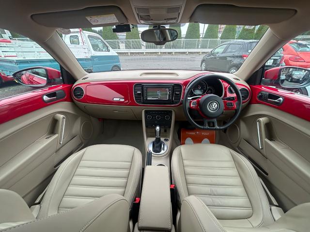 ザ・ビートル デザインレザーパッケージ　Ｇｏｏ鑑定車　保証付　ワンオーナー　禁煙車　ベージュ内装　ヒーター付皮シート　ナビ　ＴＶ　バックカメラ　Ｂｌｕｅｔｏｏｔｈ　ＥＴＣ　クリアランスソナー　ドラレコ前後　オートライト　クルコン（7枚目）