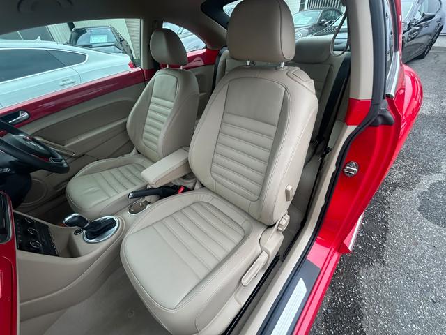 ザ・ビートル デザインレザーパッケージ　Ｇｏｏ鑑定車　保証付　ワンオーナー　禁煙車　ベージュ内装　ヒーター付皮シート　ナビ　ＴＶ　バックカメラ　Ｂｌｕｅｔｏｏｔｈ　ＥＴＣ　クリアランスソナー　ドラレコ前後　オートライト　クルコン（11枚目）