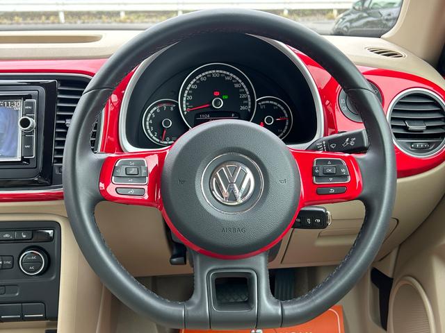 ザ・ビートル デザインレザーパッケージ　Ｇｏｏ鑑定車　保証付　ワンオーナー　禁煙車　ベージュ内装　ヒーター付皮シート　ナビ　ＴＶ　バックカメラ　Ｂｌｕｅｔｏｏｔｈ　ＥＴＣ　クリアランスソナー　ドラレコ前後　オートライト　クルコン（12枚目）