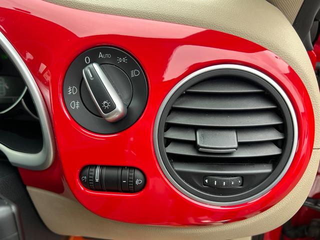 ザ・ビートル デザインレザーパッケージ　Ｇｏｏ鑑定車　保証付　ワンオーナー　禁煙車　ベージュ内装　ヒーター付皮シート　ナビ　ＴＶ　バックカメラ　Ｂｌｕｅｔｏｏｔｈ　ＥＴＣ　クリアランスソナー　ドラレコ前後　オートライト　クルコン（20枚目）