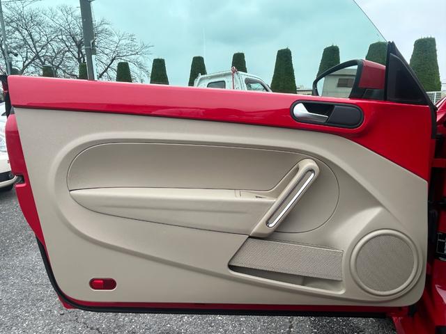 ザ・ビートル デザインレザーパッケージ　Ｇｏｏ鑑定車　保証付　ワンオーナー　禁煙車　ベージュ内装　ヒーター付皮シート　ナビ　ＴＶ　バックカメラ　Ｂｌｕｅｔｏｏｔｈ　ＥＴＣ　クリアランスソナー　ドラレコ前後　オートライト　クルコン（22枚目）