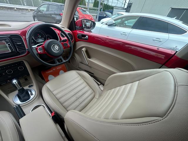 ザ・ビートル デザインレザーパッケージ　Ｇｏｏ鑑定車　保証付　ワンオーナー　禁煙車　ベージュ内装　ヒーター付皮シート　ナビ　ＴＶ　バックカメラ　Ｂｌｕｅｔｏｏｔｈ　ＥＴＣ　クリアランスソナー　ドラレコ前後　オートライト　クルコン（24枚目）