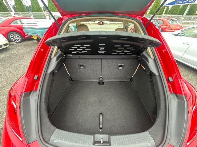 ザ・ビートル デザインレザーパッケージ　Ｇｏｏ鑑定車　保証付　ワンオーナー　禁煙車　ベージュ内装　ヒーター付皮シート　ナビ　ＴＶ　バックカメラ　Ｂｌｕｅｔｏｏｔｈ　ＥＴＣ　クリアランスソナー　ドラレコ前後　オートライト　クルコン（28枚目）