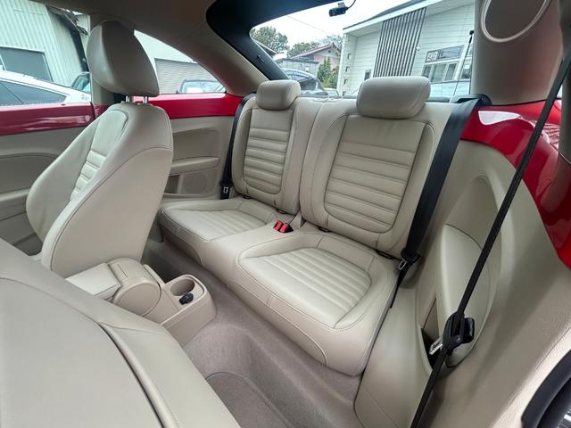 ザ・ビートル デザインレザーパッケージ　Ｇｏｏ鑑定車　保証付　ワンオーナー　禁煙車　ベージュ内装　ヒーター付皮シート　ナビ　ＴＶ　バックカメラ　Ｂｌｕｅｔｏｏｔｈ　ＥＴＣ　クリアランスソナー　ドラレコ前後　オートライト　クルコン（38枚目）