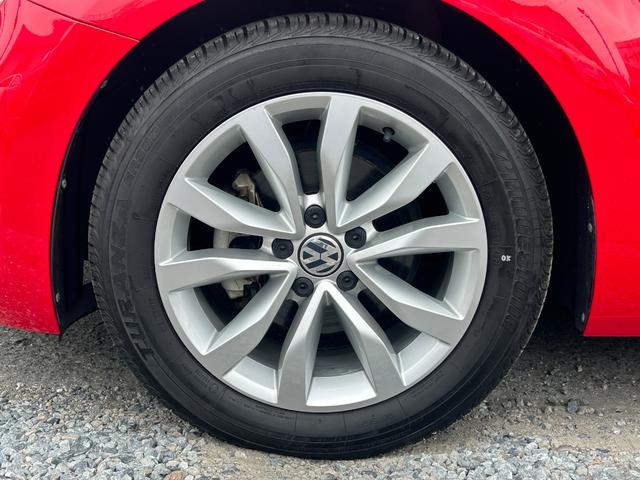 ザ・ビートル デザインレザーパッケージ　Ｇｏｏ鑑定車　保証付　ワンオーナー　禁煙車　ベージュ内装　ヒーター付皮シート　ナビ　ＴＶ　バックカメラ　Ｂｌｕｅｔｏｏｔｈ　ＥＴＣ　クリアランスソナー　ドラレコ前後　オートライト　クルコン（55枚目）