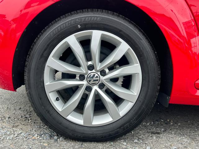 ザ・ビートル デザインレザーパッケージ　Ｇｏｏ鑑定車　保証付　ワンオーナー　禁煙車　ベージュ内装　ヒーター付皮シート　ナビ　ＴＶ　バックカメラ　Ｂｌｕｅｔｏｏｔｈ　ＥＴＣ　クリアランスソナー　ドラレコ前後　オートライト　クルコン（62枚目）