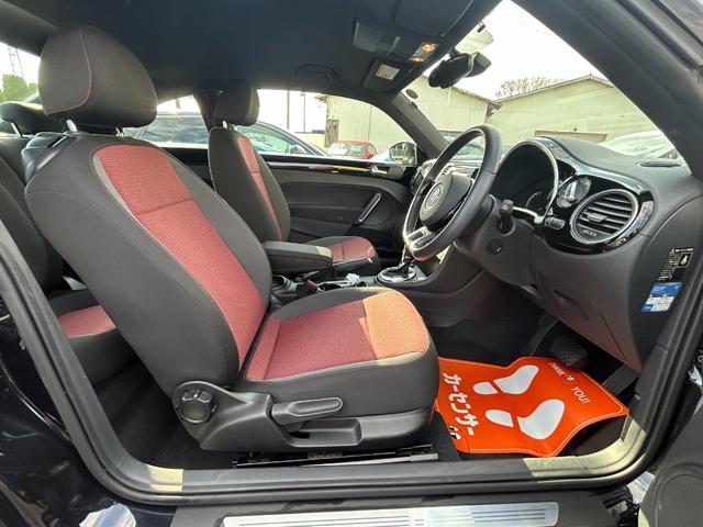 ザ・ビートル ビター　Ｇｏｏ鑑定車　保証付　２５０台限定車ビター　オートＨＩＤライト　クリアランスソナー　限定ホイール　プッシュスタートスイッチ　スマートキー２個　ナビ　ＴＶ　Ｂｌｕｅｔｏｏｔｈ　バックカメラ　ＥＴＣ（8枚目）