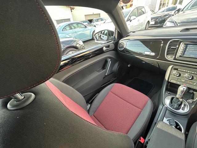 ザ・ビートル ビター　Ｇｏｏ鑑定車　保証付　２５０台限定車ビター　オートＨＩＤライト　クリアランスソナー　限定ホイール　プッシュスタートスイッチ　スマートキー２個　ナビ　ＴＶ　Ｂｌｕｅｔｏｏｔｈ　バックカメラ　ＥＴＣ（40枚目）