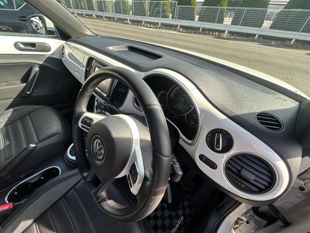 ザ・ビートル デザインレザーパッケージ Goo鑑定車 保証付 ヒーター付皮シート ナビ TV Bluetooth バックカメラ ETC キーレス2個 オートクルーズ RAYS19インチホイール ドラレコ前後 リアスポイラー(20枚目)