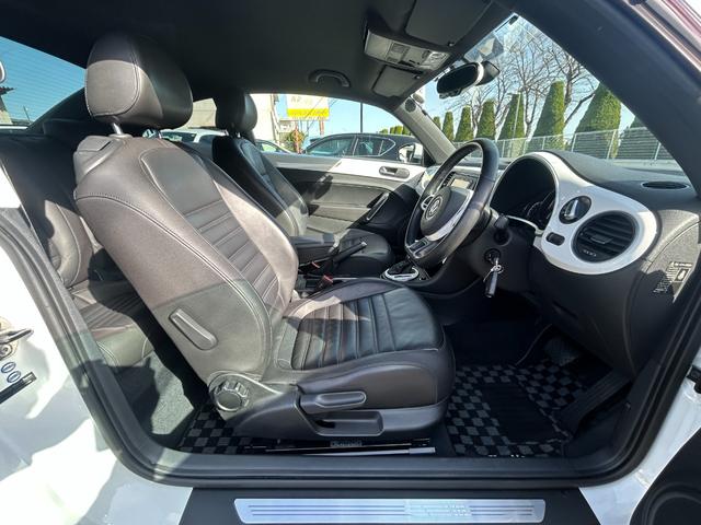 ザ・ビートル デザインレザーパッケージ Goo鑑定車 保証付 ヒーター付皮シート ナビ TV Bluetooth バックカメラ ETC キーレス2個 オートクルーズ RAYS19インチホイール ドラレコ前後 リアスポイラー(23枚目)