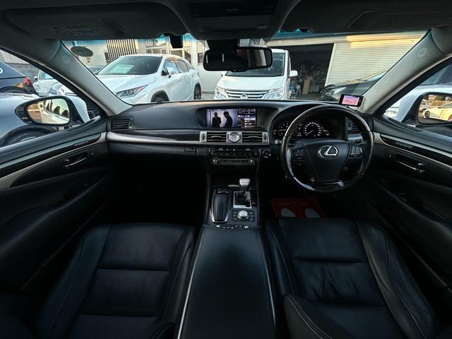 ＬＳ ＬＳ６００ｈ　バージョンＬ　ＧＯＯ鑑定車　保証１年付　サンルーフ　モデリスタスポイラー　ＯＰ１９インチホイール　ドラレコ　レーダー探知機　電動トランク　ステアリングヒーター　冷温風皮シート　ＴＶキット　スマートキー２個（7枚目）